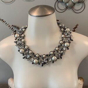 Elegant Pearl and Crystal Necklace